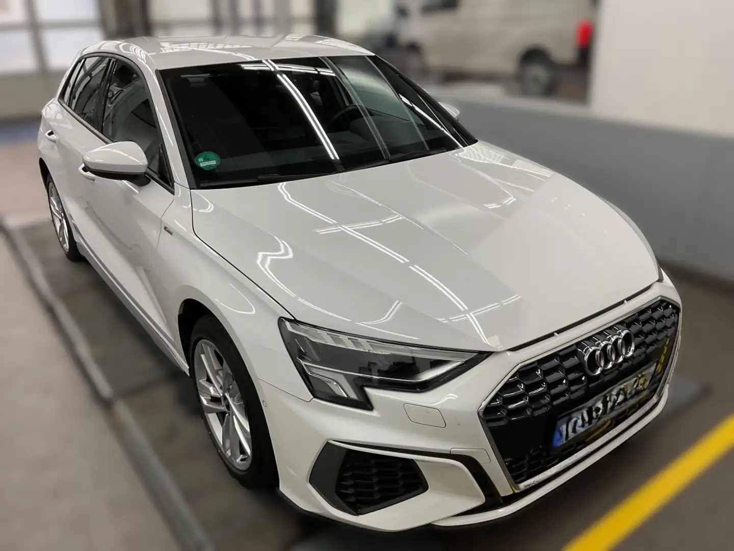 Audi A3 Sportback 40 TFSI e S line ACC AHK Navi Kamera Weiß - 2