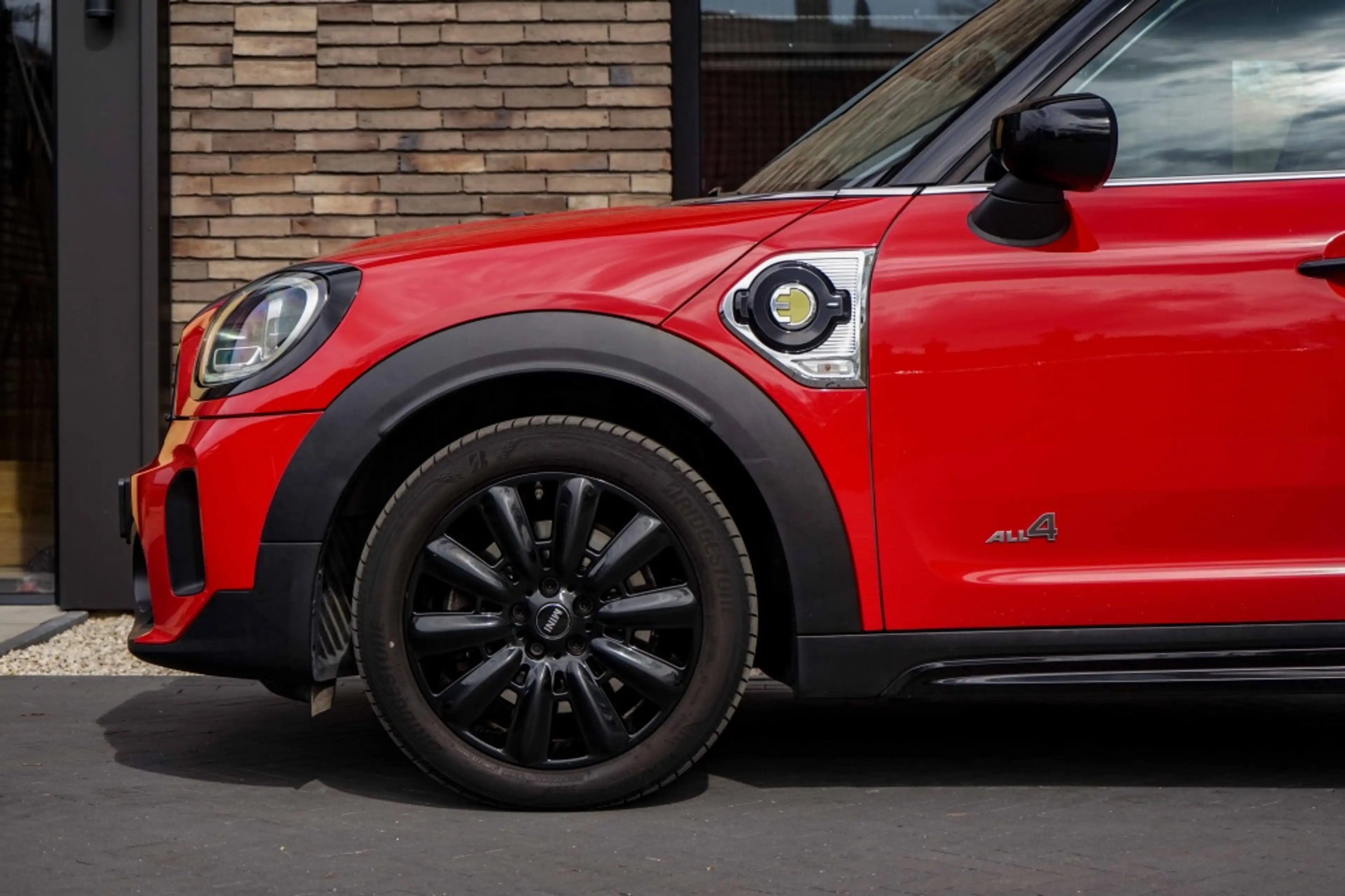 MINI Cooper SE Countryman Classic Trim All4 PHEV Chili-Red SOH91% — photo 9