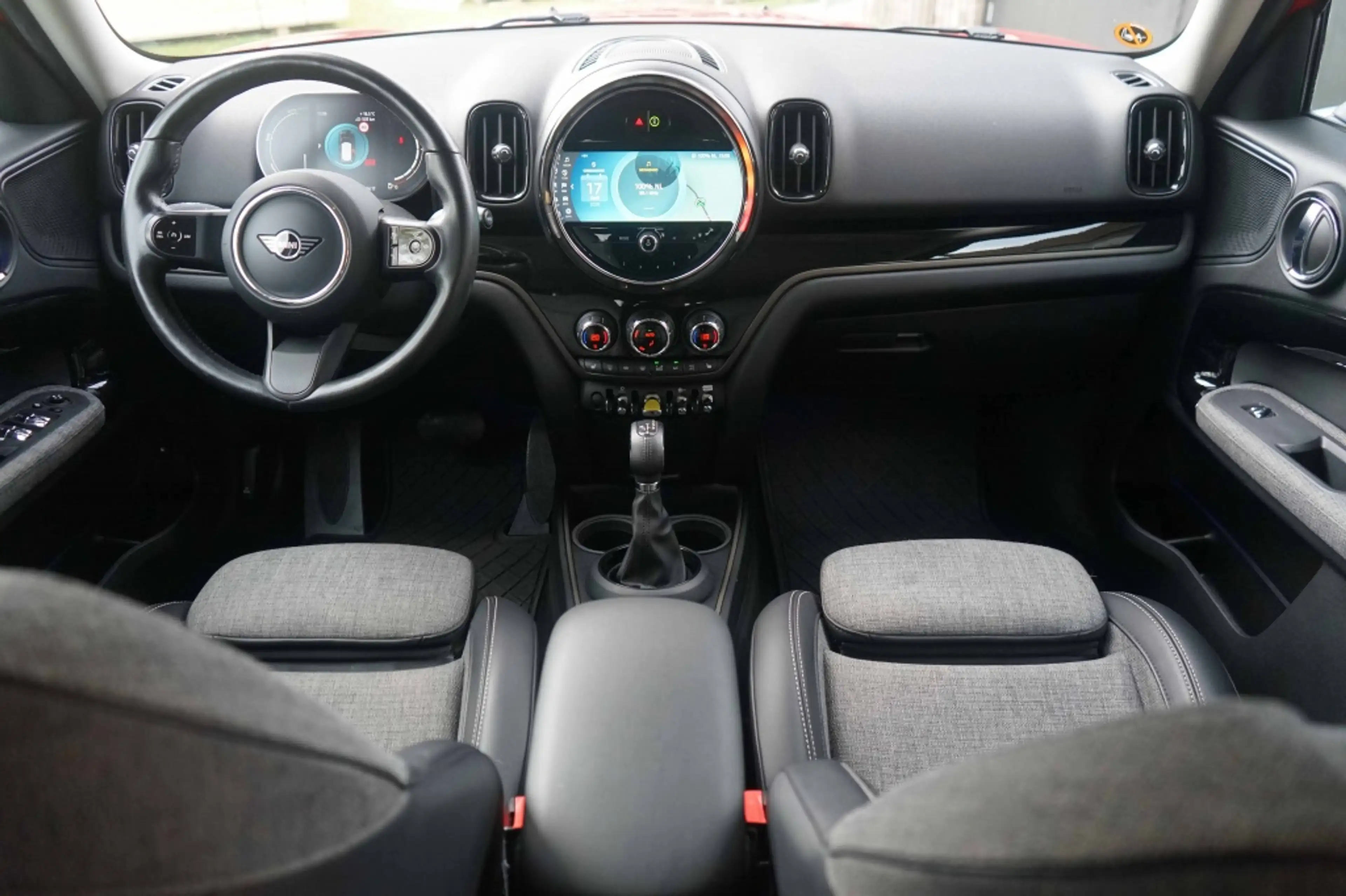 MINI Cooper SE Countryman Classic Trim All4 PHEV Chili-Red SOH91% — photo 10