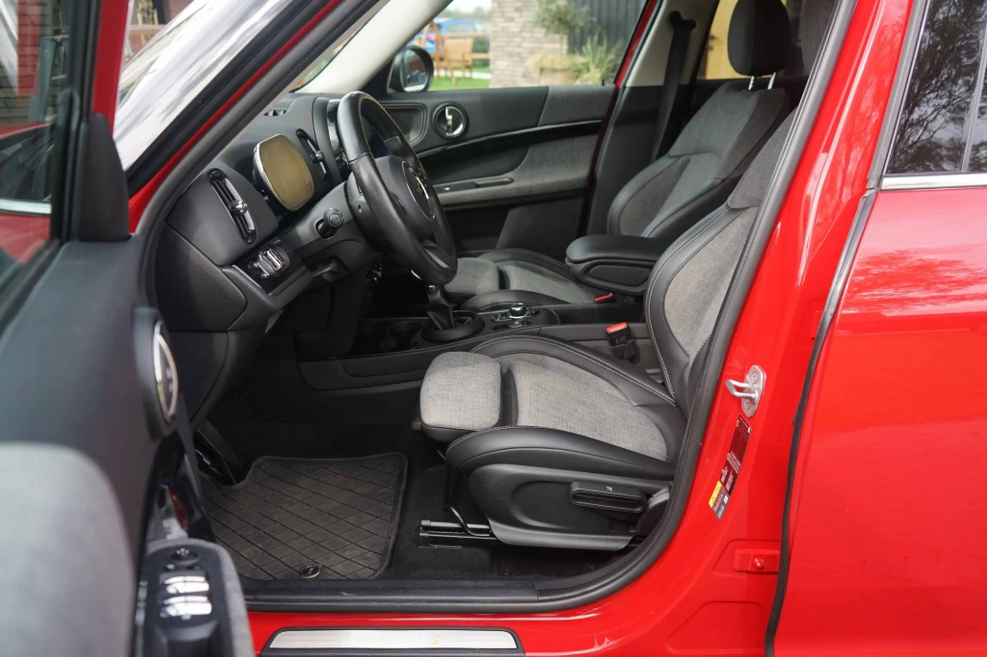 MINI Cooper SE Countryman Classic Trim All4 PHEV Chili-Red SOH91% — photo 11