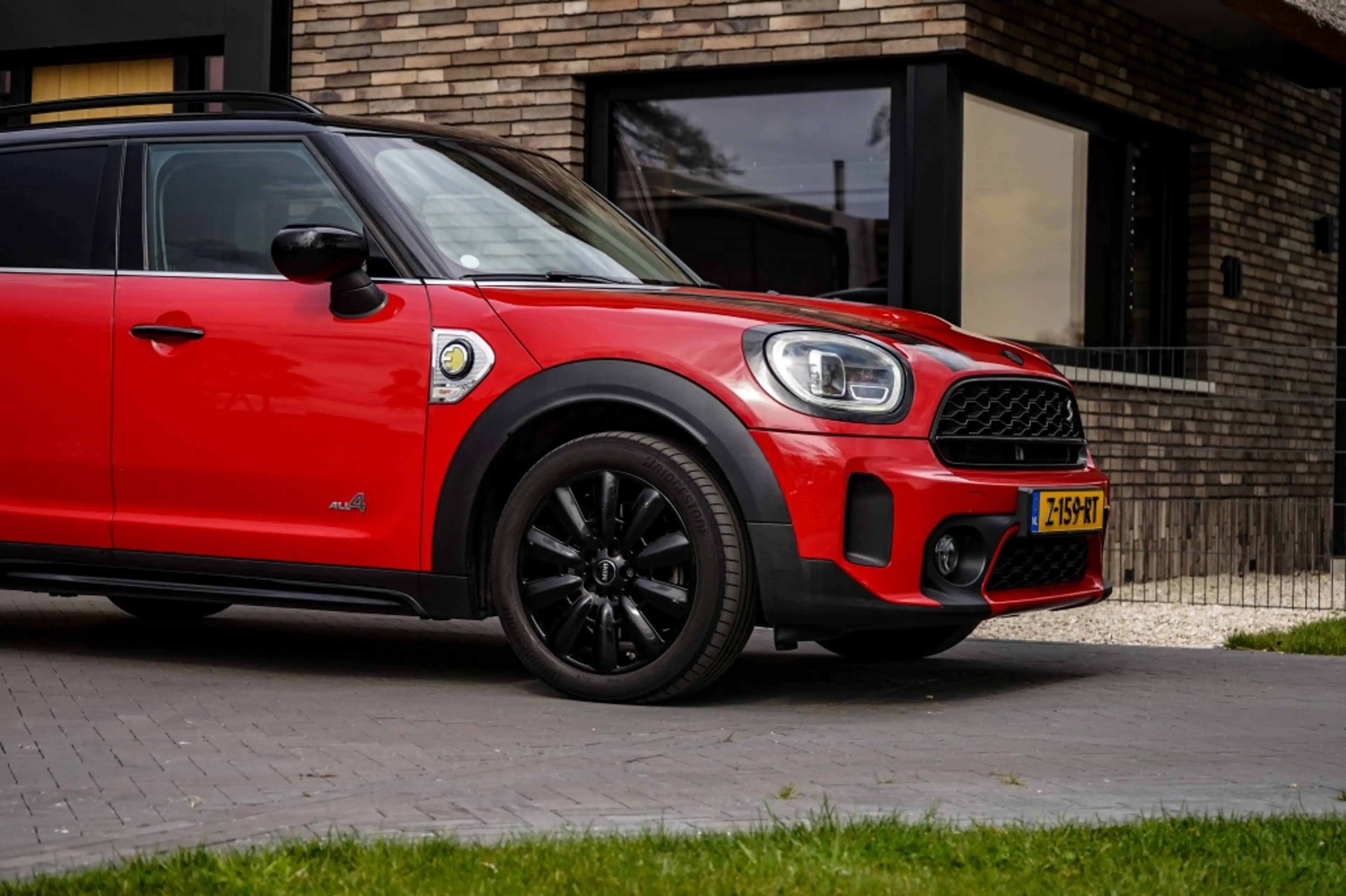 MINI Cooper SE Countryman Classic Trim All4 PHEV Chili-Red SOH91% — photo 8