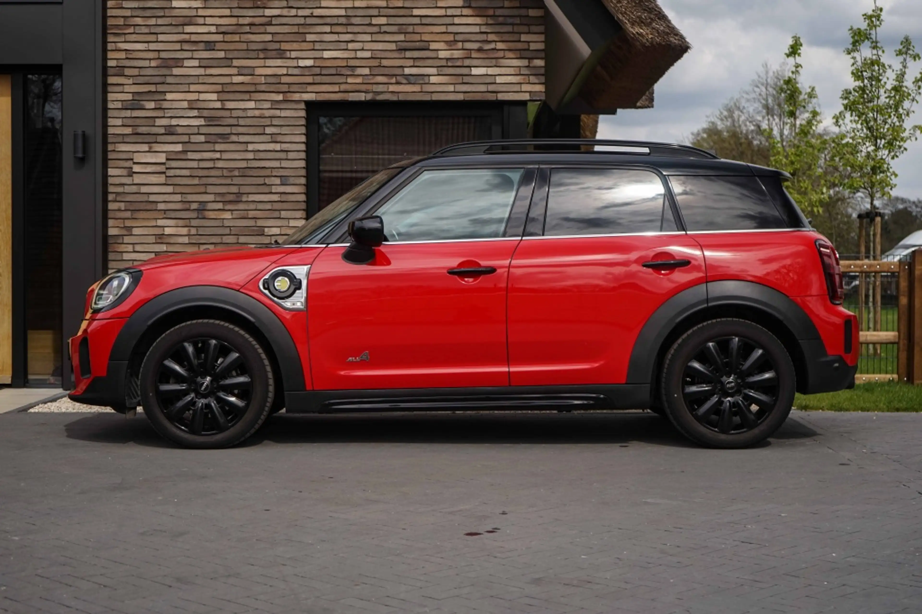 MINI Cooper SE Countryman Classic Trim All4 PHEV Chili-Red SOH91% — photo 5