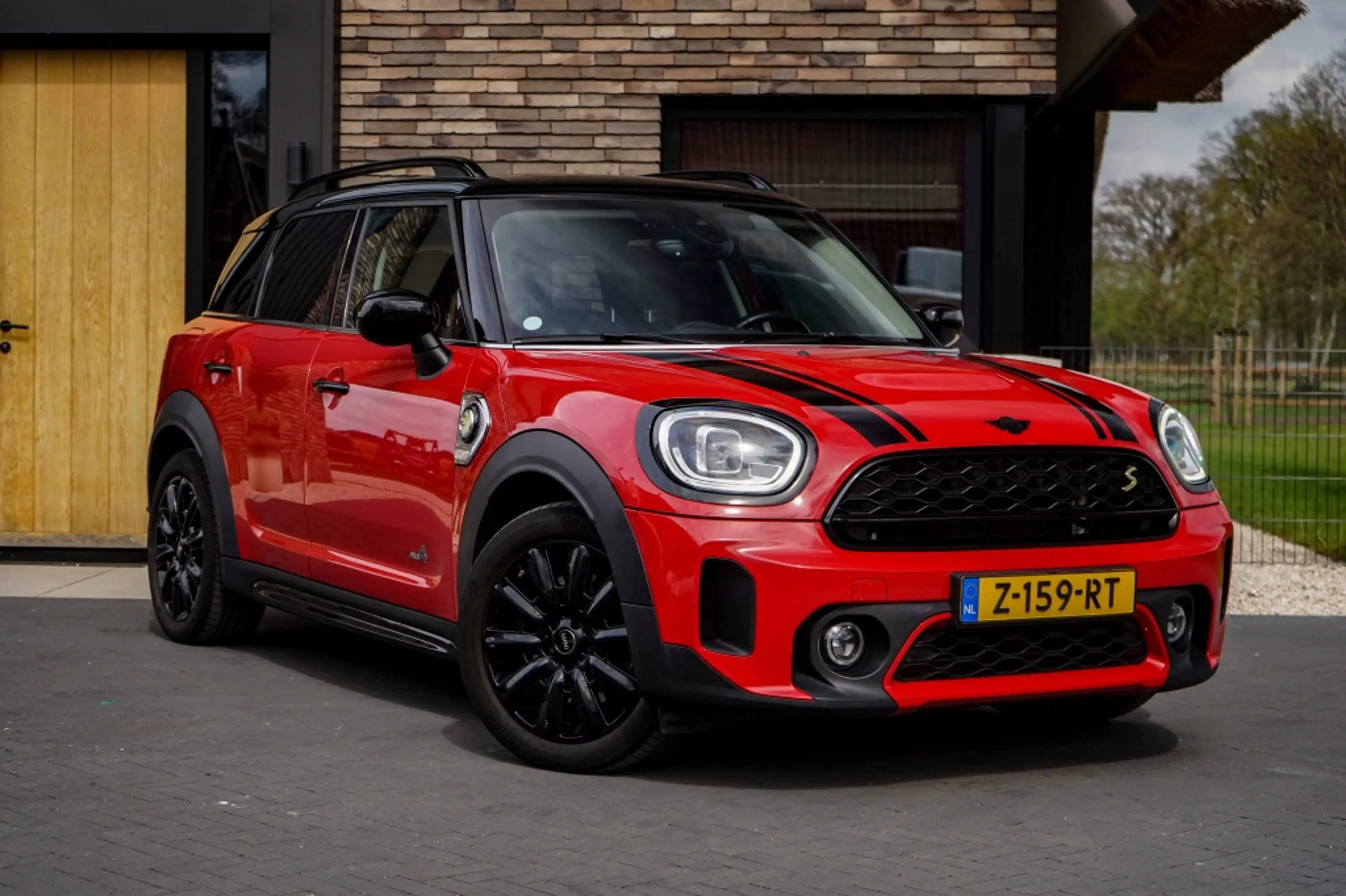 MINI Cooper SE Countryman Classic Trim All4 PHEV Chili-Red SOH91% — photo 2