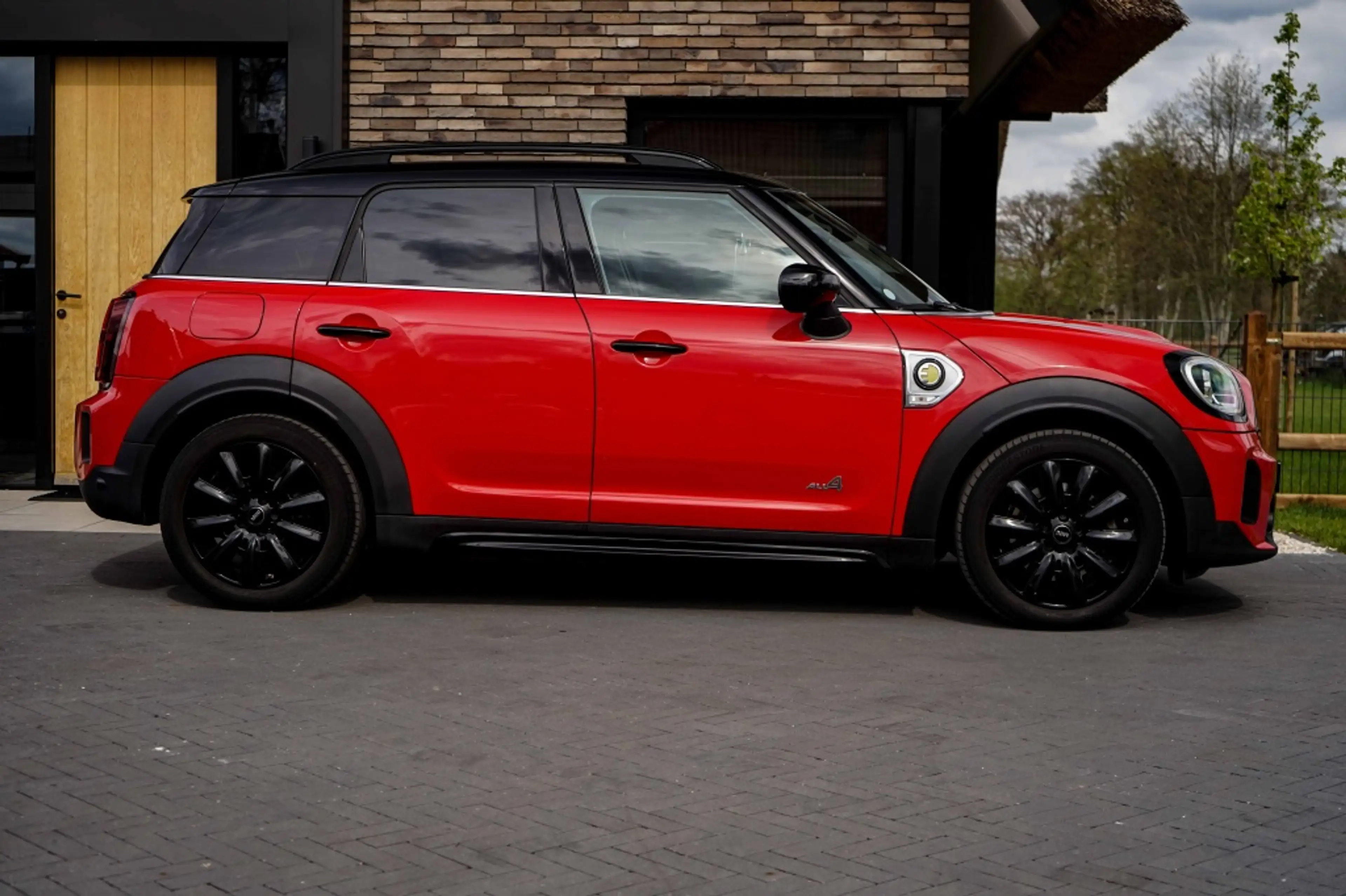 MINI Cooper SE Countryman Classic Trim All4 PHEV Chili-Red SOH91% — photo 6