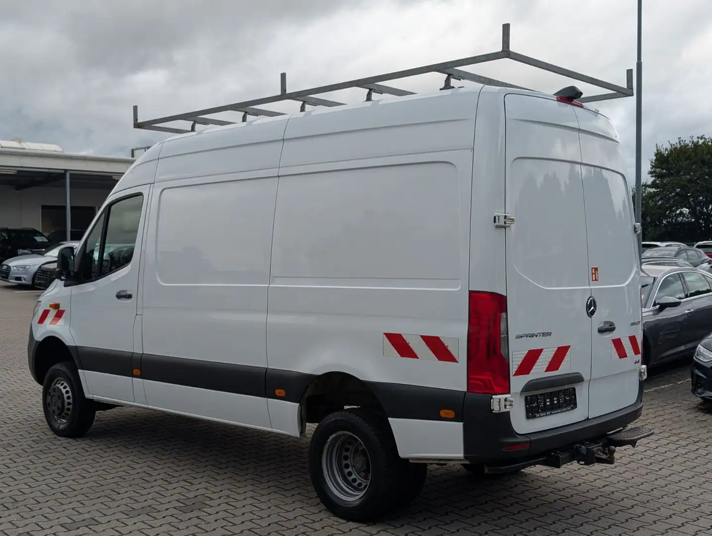 Mercedes-Benz Sprinter 519 CDI 3.0 V6 4x4 Navi AHK Sortimo Weiß - 2