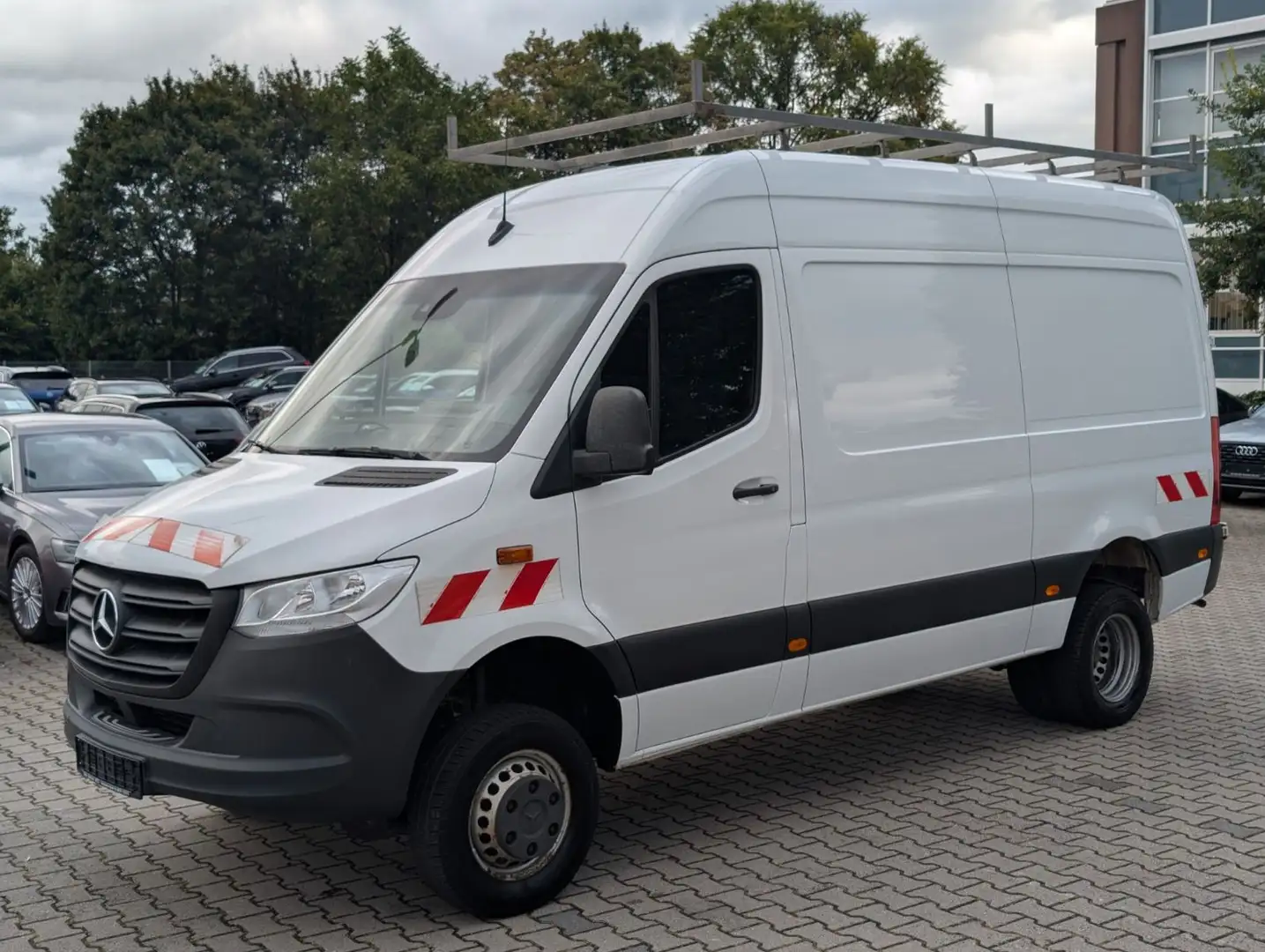 Mercedes-Benz Sprinter 519 CDI 3.0 V6 4x4 Navi AHK Sortimo Weiß - 1
