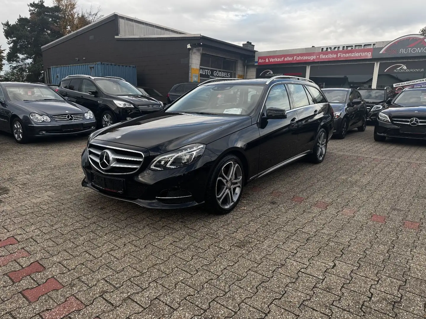 Mercedes-Benz E 400 T 7G Avantg. ILS Distronic Totwinkel 2HAND Schwarz - 1
