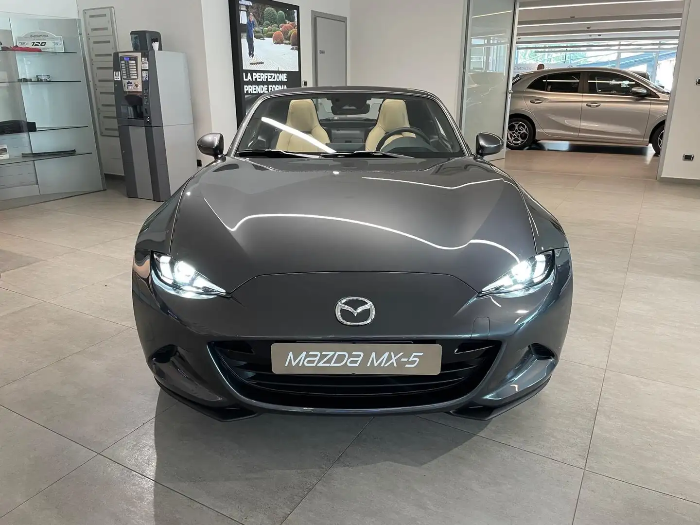 Mazda MX-5 1.5 benzina132cv RF KAZARI NUOVA DA IMMATRICOLARE Grijs - 2