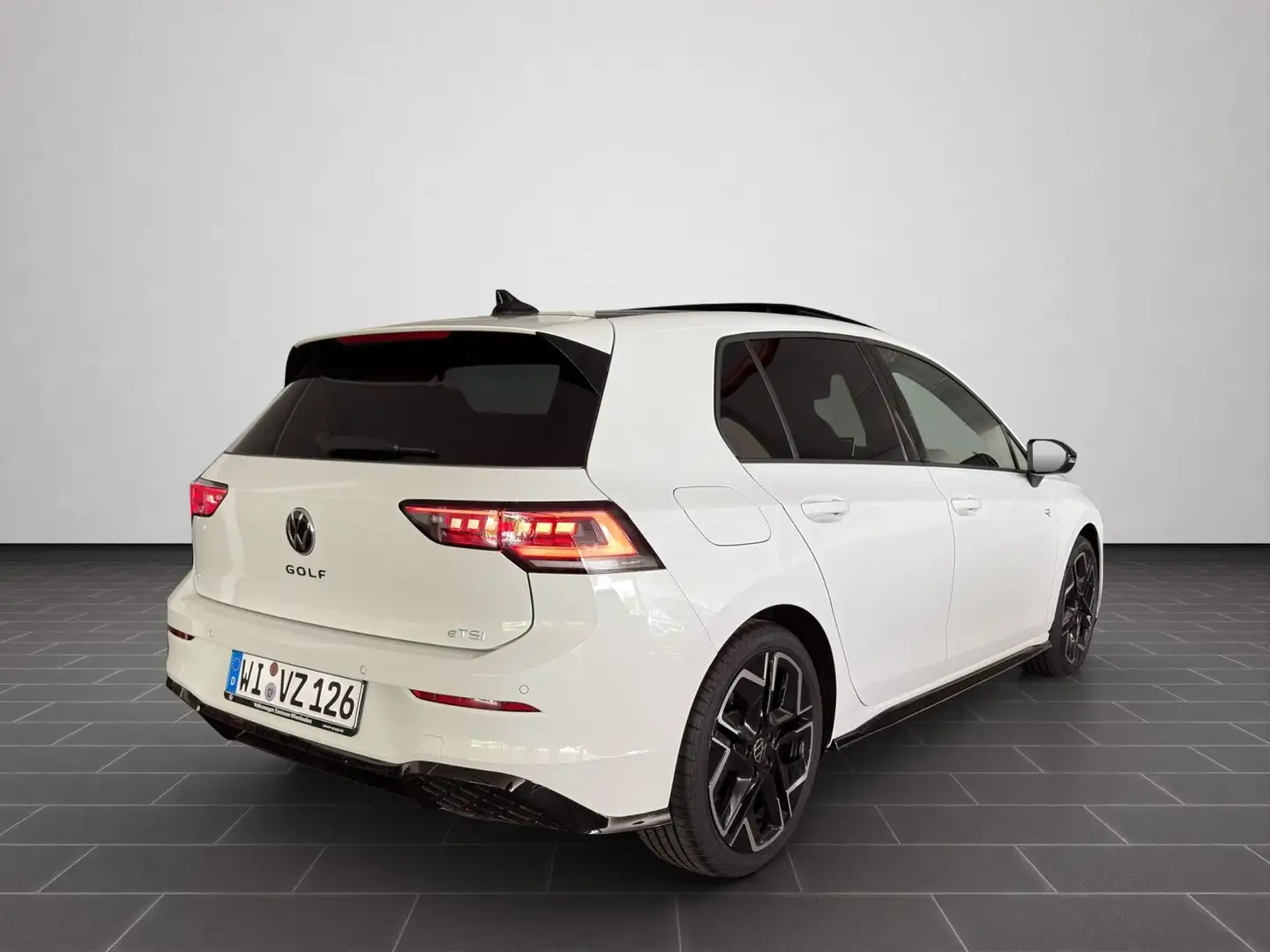 Volkswagen Golf R-Line 1.5 eTSI DSG BLACKSTYLE PANO NAVI Wit - 2