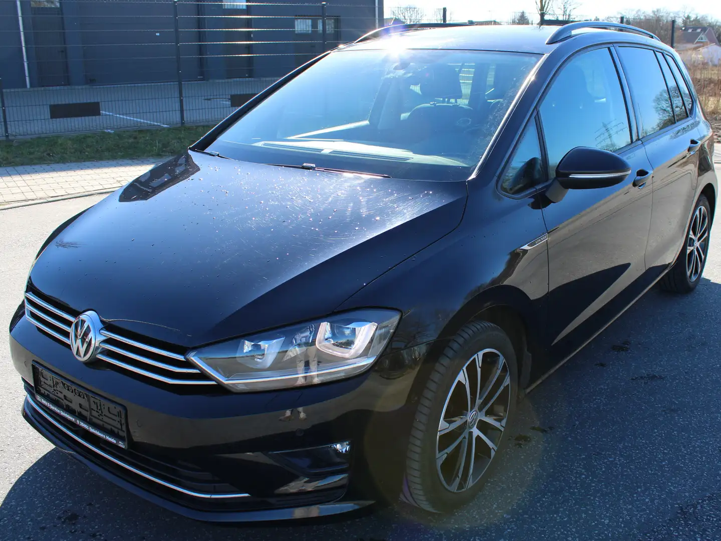 Volkswagen Golf Sportsvan 2.0 TDI Lounge DSG Xenon+Kam+AHK+Navi+8-Fach Siyah - 1