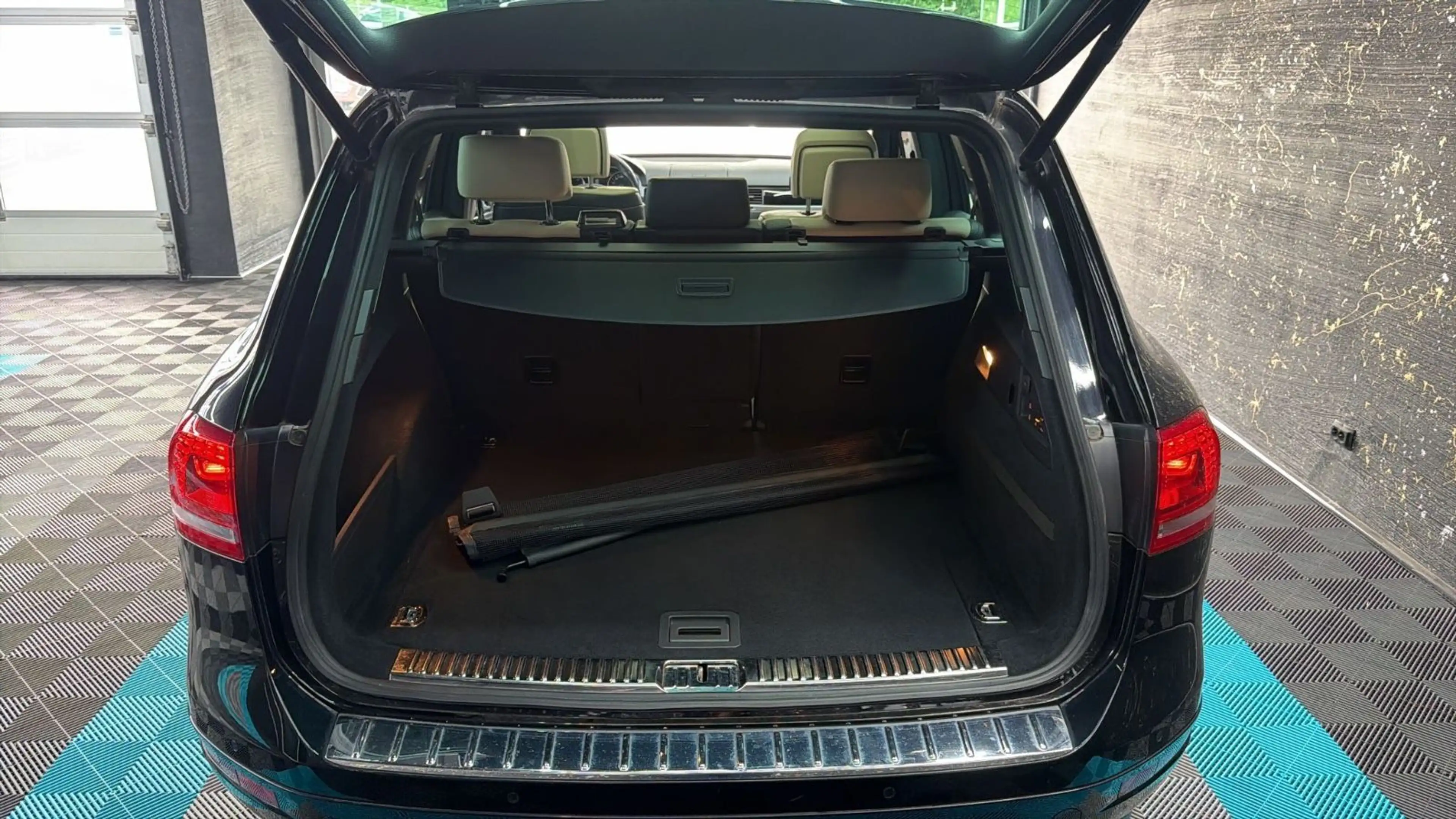 Volkswagen Touareg V6 TDI BMT/SHZ/AHK3,5T/PANO/MEMORY/RFK — photo 14