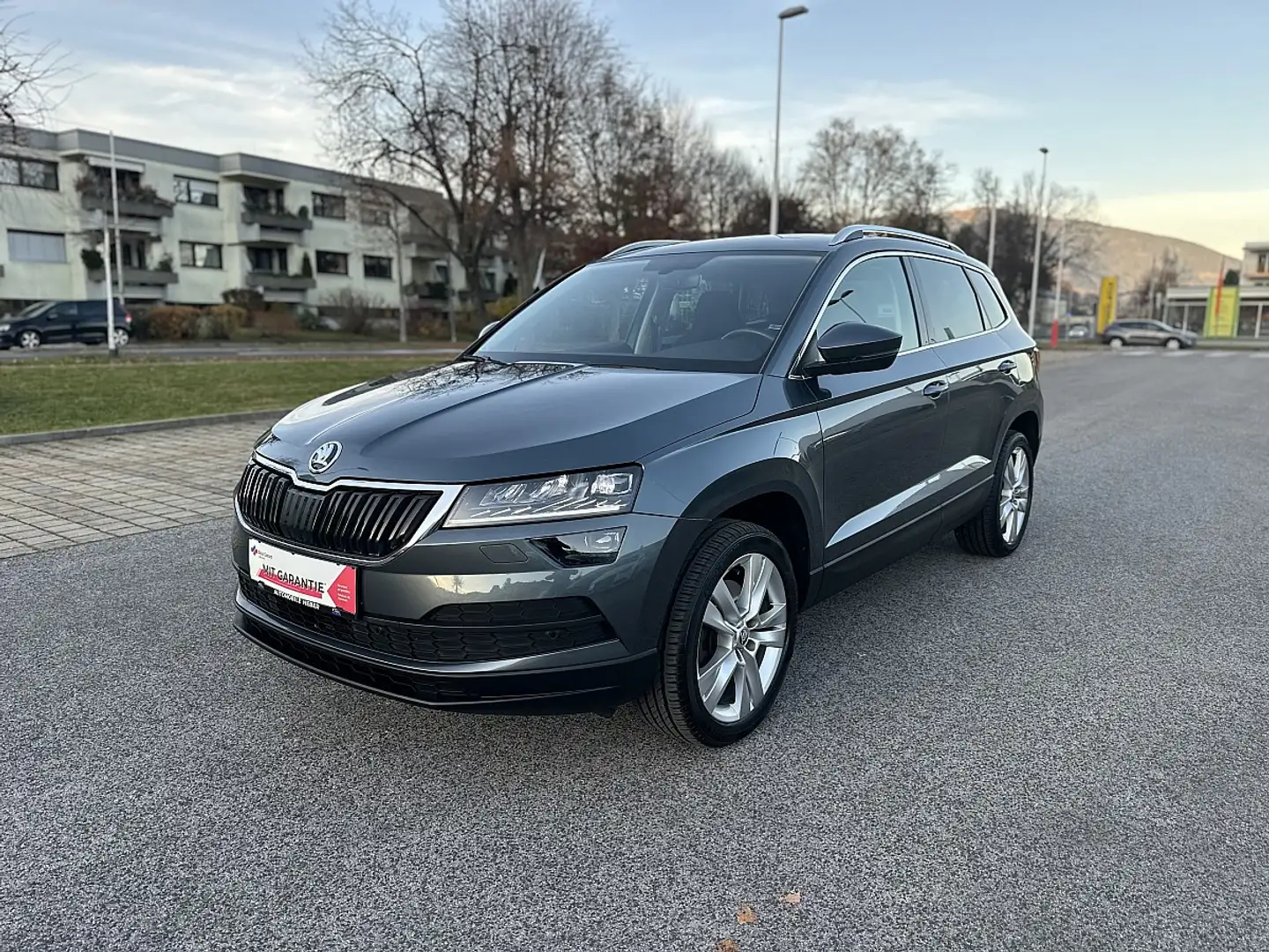 Skoda Karoq 1,0 TSI Style DSG Aut. LED ACC Sportsitze Clima... Grau - 1