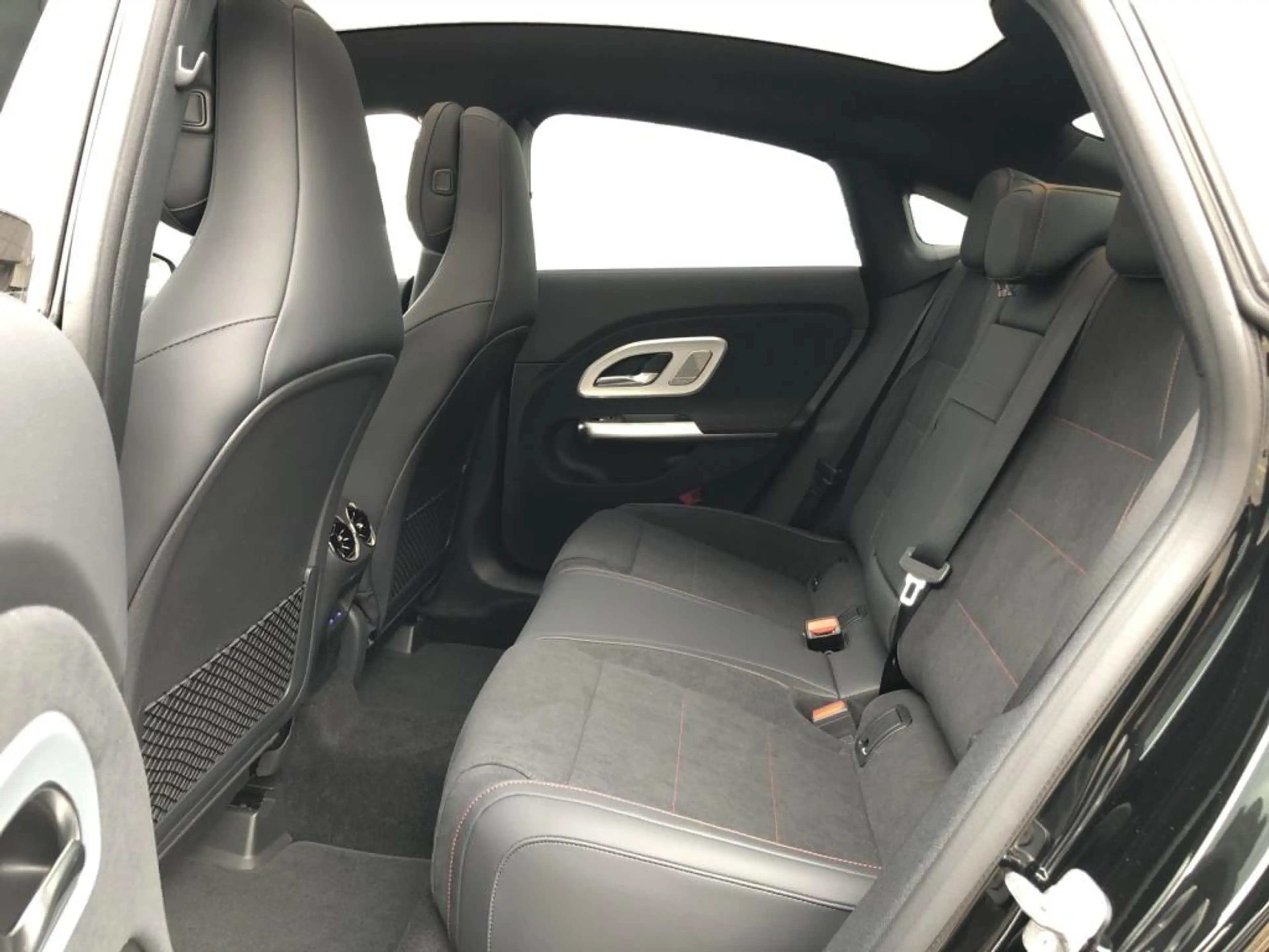Mercedes-Benz CLA 200 4MATIC AMG+MBUX+Burm+MBeam+Night+Carbon — photo 8