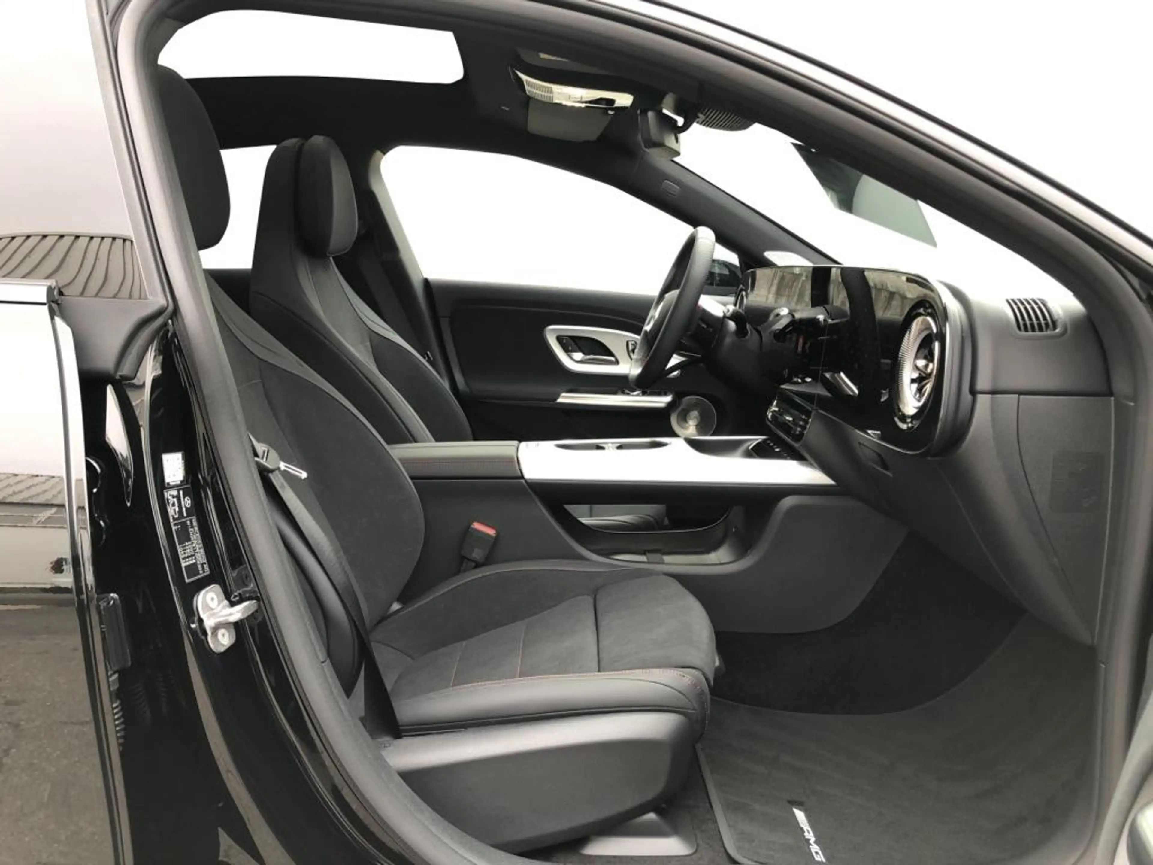 Mercedes-Benz CLA 200 4MATIC AMG+MBUX+Burm+MBeam+Night+Carbon — photo 4