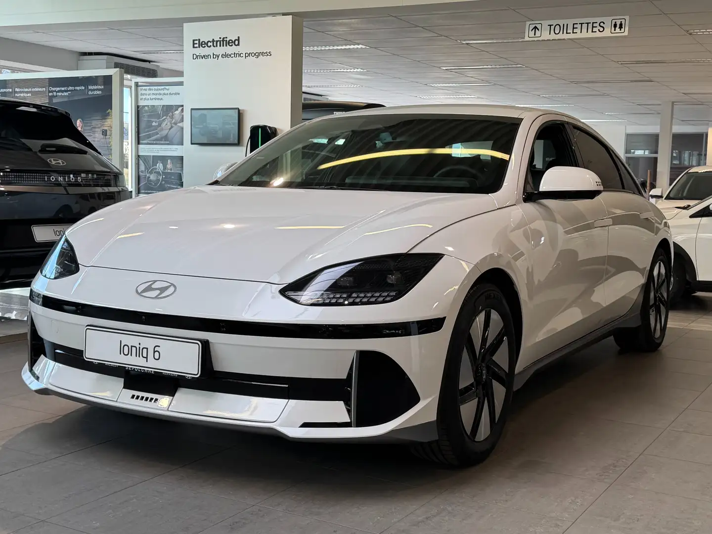 Hyundai IONIQ 6 77.4KwH 228 Balance 18" Wit - 1