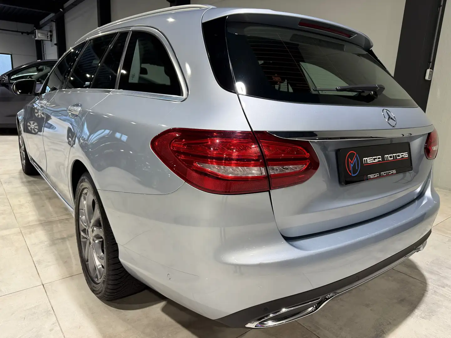 Mercedes-Benz C 180 d 116CV NAVi CUiR CLiM Bi-XENONS LED CRUiSE JA17" Azul - 2