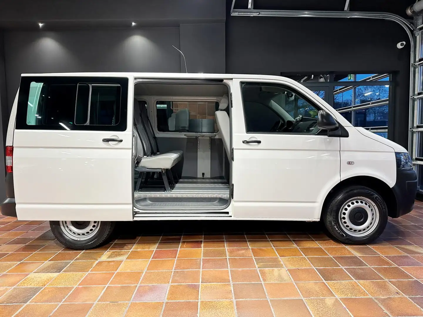 Volkswagen T5 Kombi T5 4MOTION KURZ 9SITZER KLIMA STANDHZ BUNDESWEHR/1 Weiß - 1