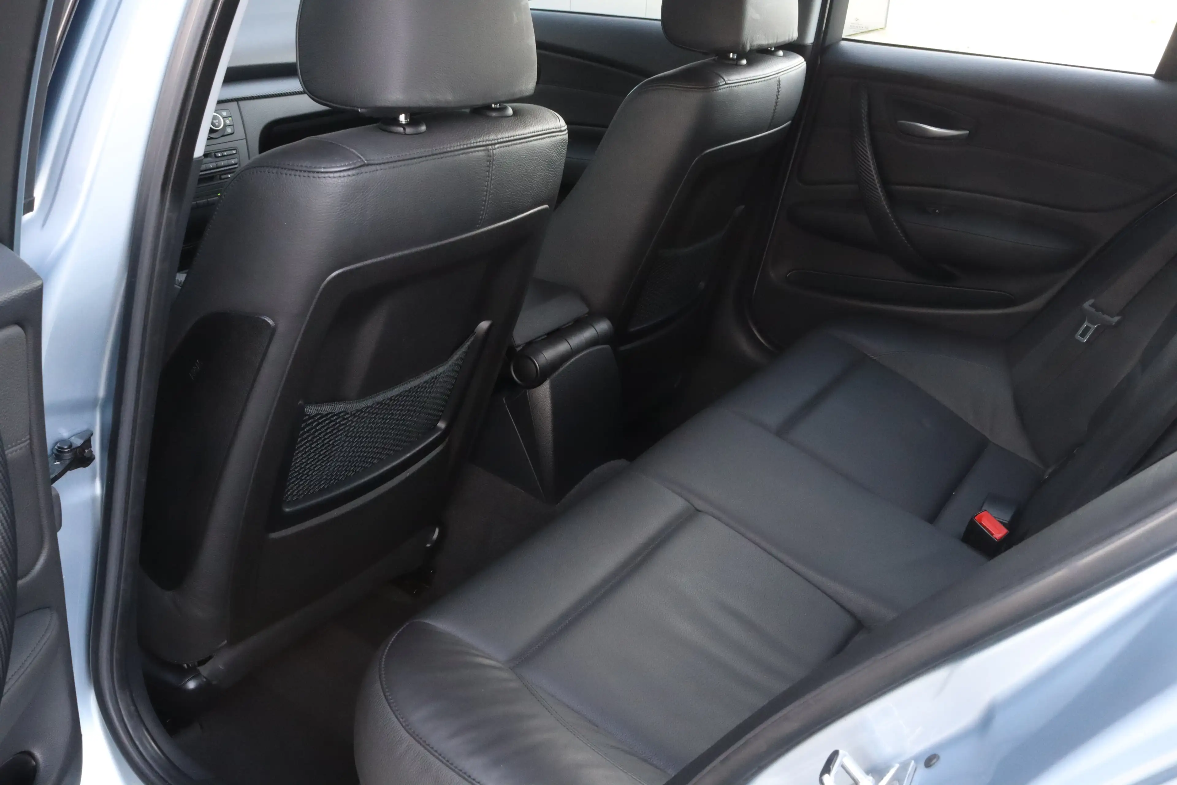 BMW 130 130i High Executive - Blue-water metallic - Leder — photo 25