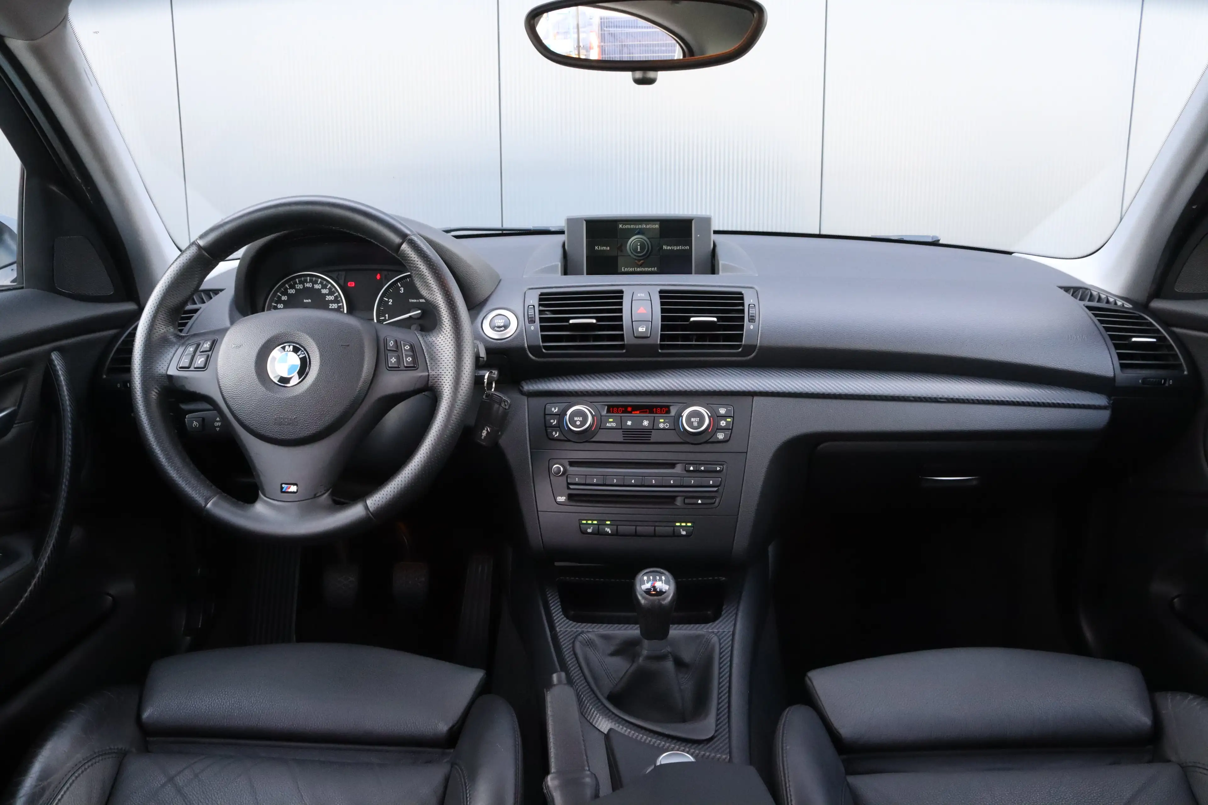 BMW 130 130i High Executive - Blue-water metallic - Leder — photo 18