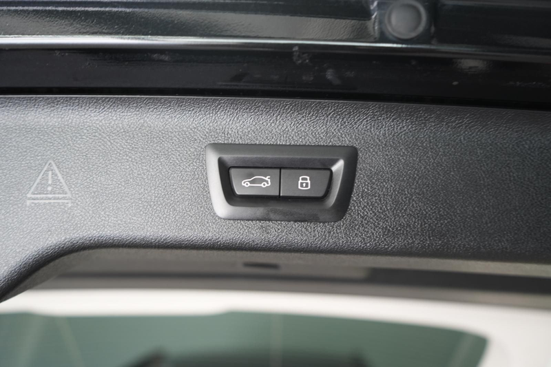 BMW 530 d xDrive Touring Luxury Line STHZ/Laser/360K — photo 8