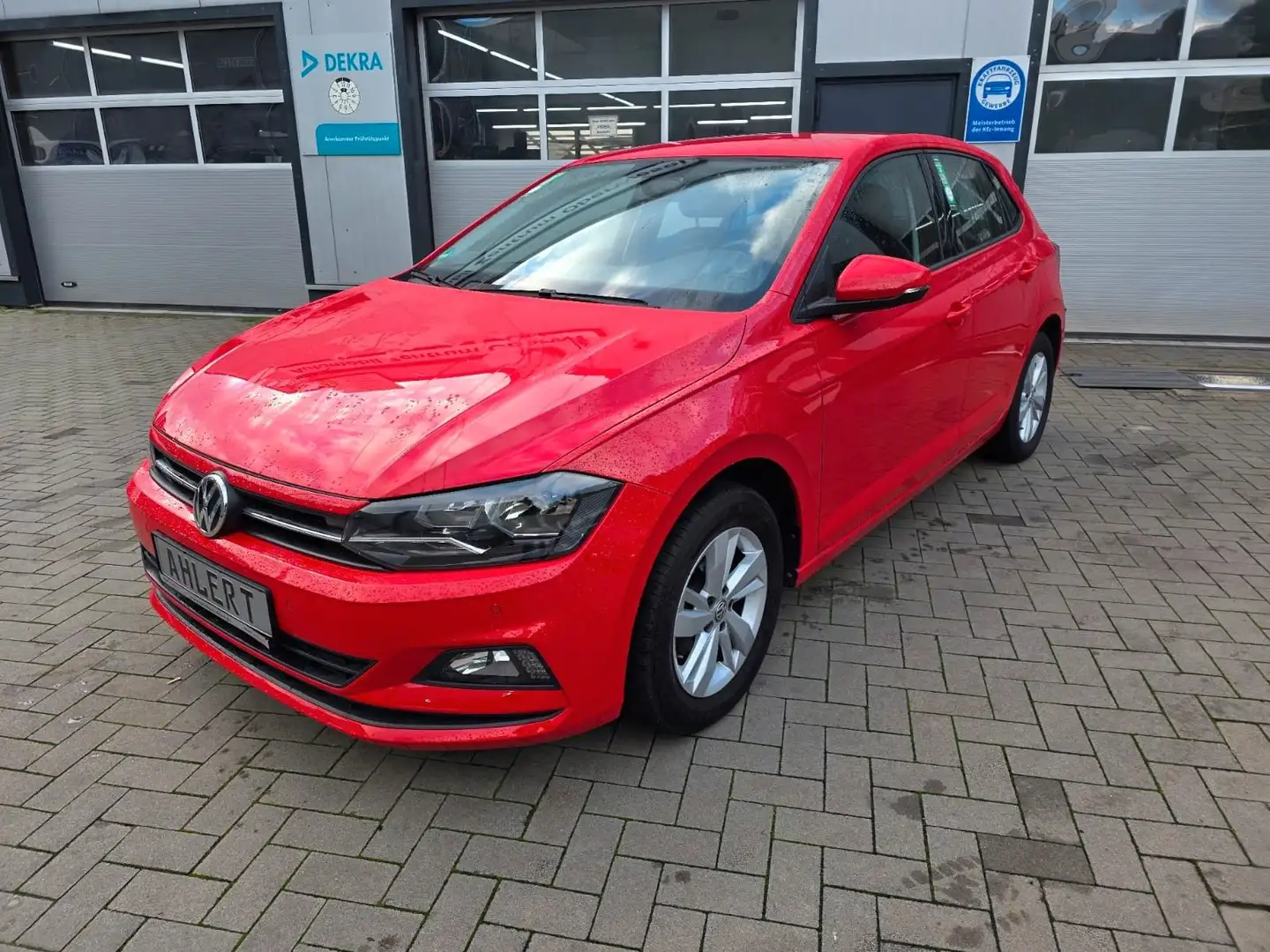 Volkswagen Polo VI Comfortline Rot - 1