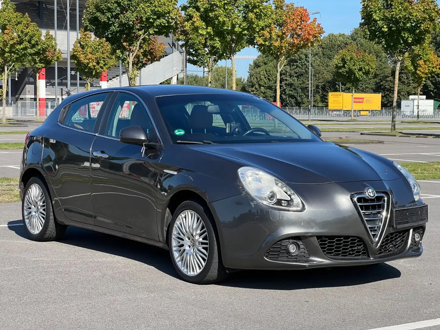 Alfa Romeo Giulietta Turismo*BI-XENON*TEMPOMAT*PDC* Grau - 1