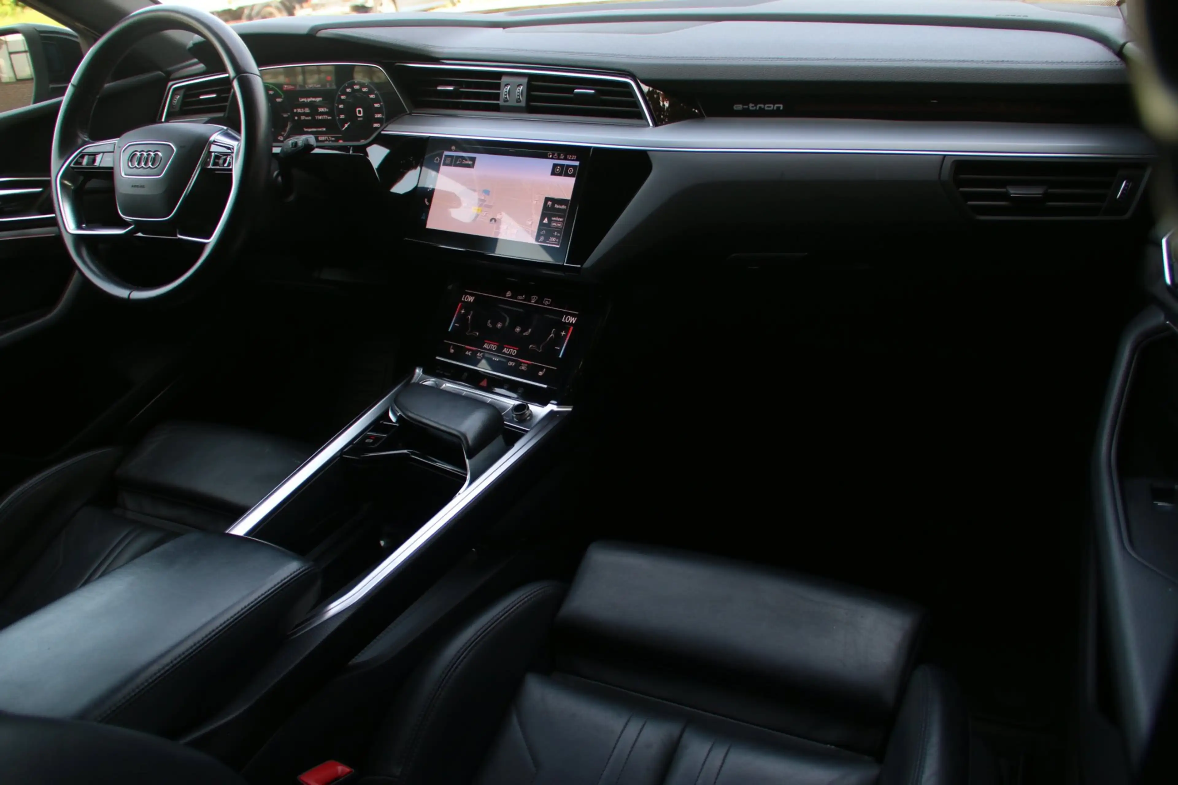 Audi e-tron E-tron 55 quattro PANO-DAK LEDER! 95 kWh SOH 91,4% — photo 11