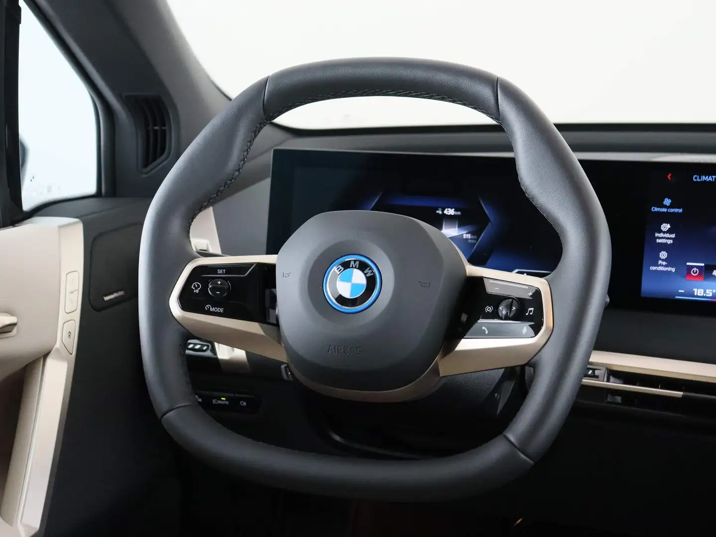 BMW iX M60 High Executive Zwart - 2