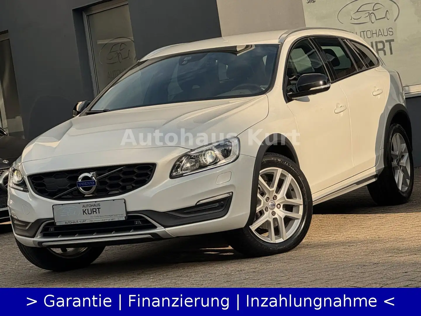 Volvo V60 Cross Country Plus *AHK*1HD*KAMERA*NAVI*PDC* Weiß - 1