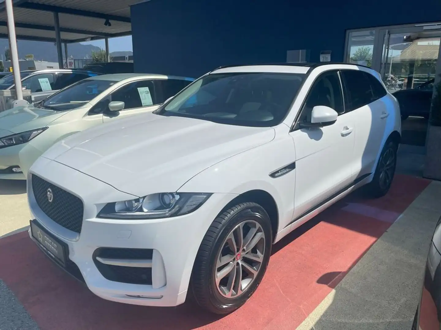 Jaguar F-Pace R-Sport 2,0 Allrad Autom. Exclusiv Panorama Weiß - 1