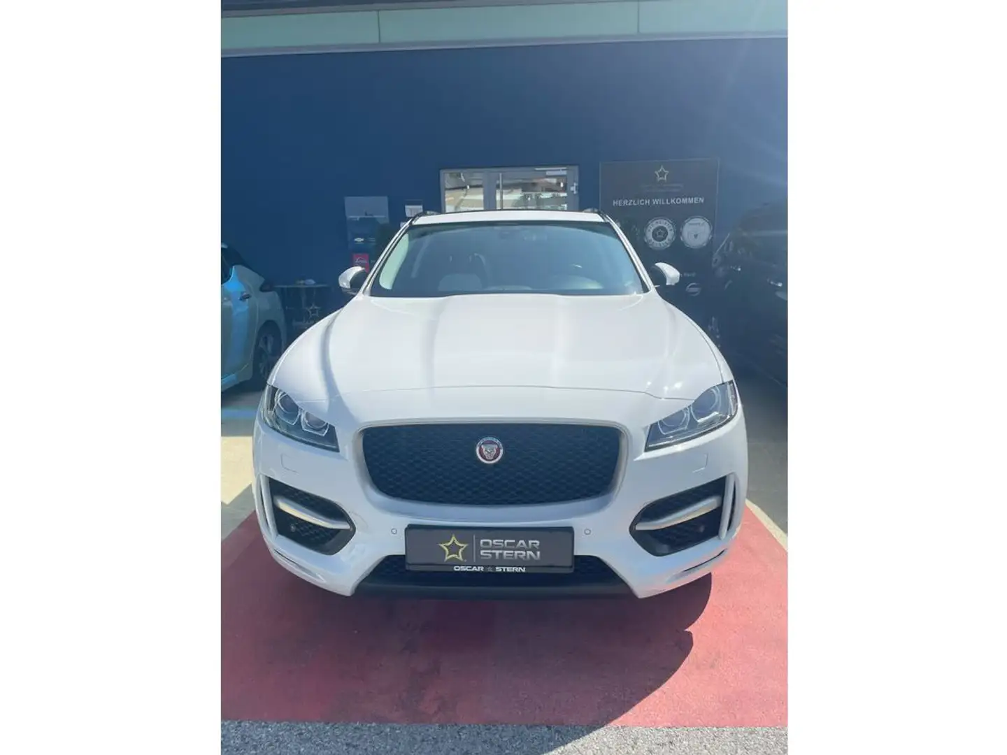 Jaguar F-Pace R-Sport 2,0 Allrad Autom. Exclusiv Panorama Weiß - 2