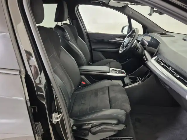 BMW 2 Series view 10