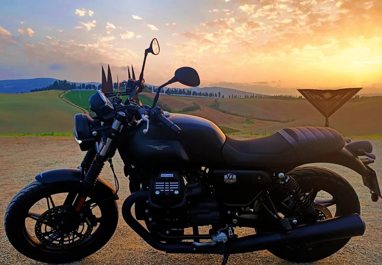 Moto Guzzi V 7 Stone IV Negru - 1