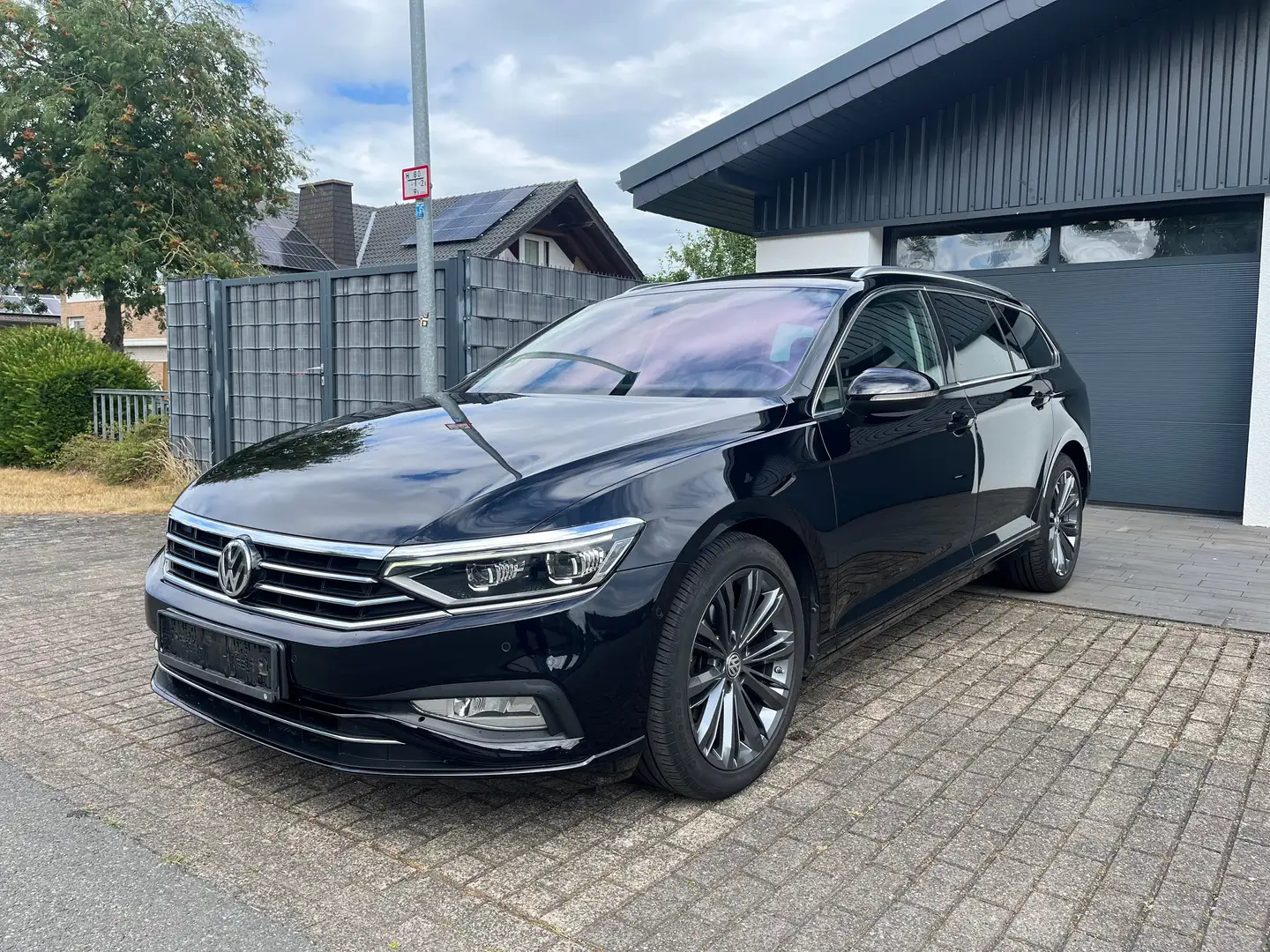 Volkswagen Passat Variant Business DSG LED DCC Leder Panoramadach AHK MwSt Noir - 1