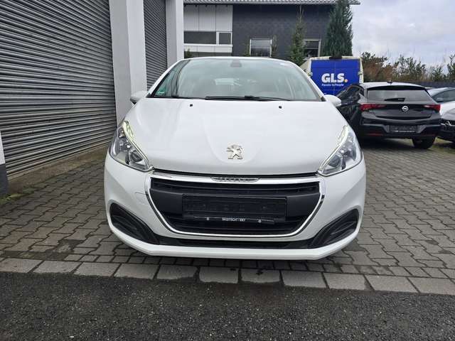 Imagine Peugeot 208 Blue-HDi 100 Stop