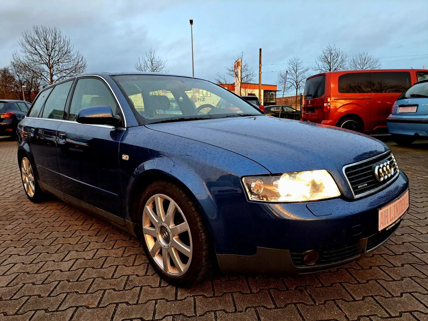 Audi A4 Avant 3.0 quattro Blau - 2