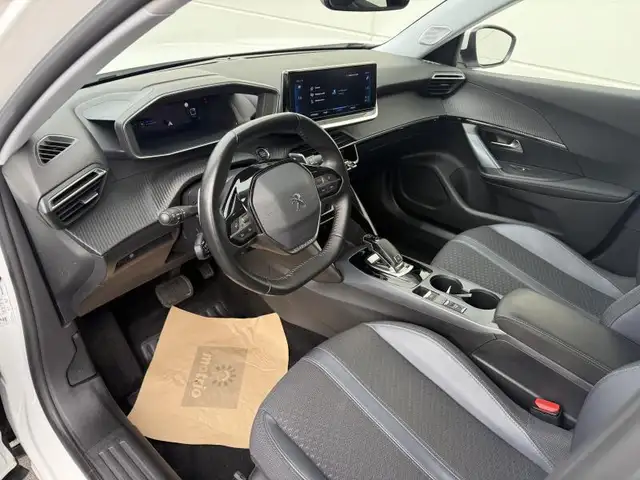 Peugeot 2008 view 10