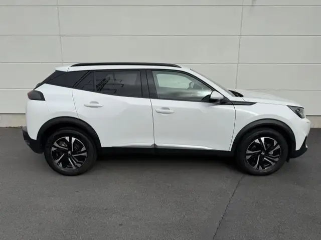 Peugeot 2008 view 4