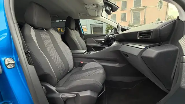 Peugeot 3008 view 13