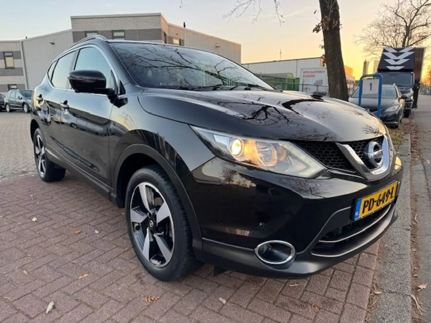 Nissan Qashqai 1.6 Turbo 164pk N-Vision Airco/ECC,Navigatie,Camer Schwarz - 1