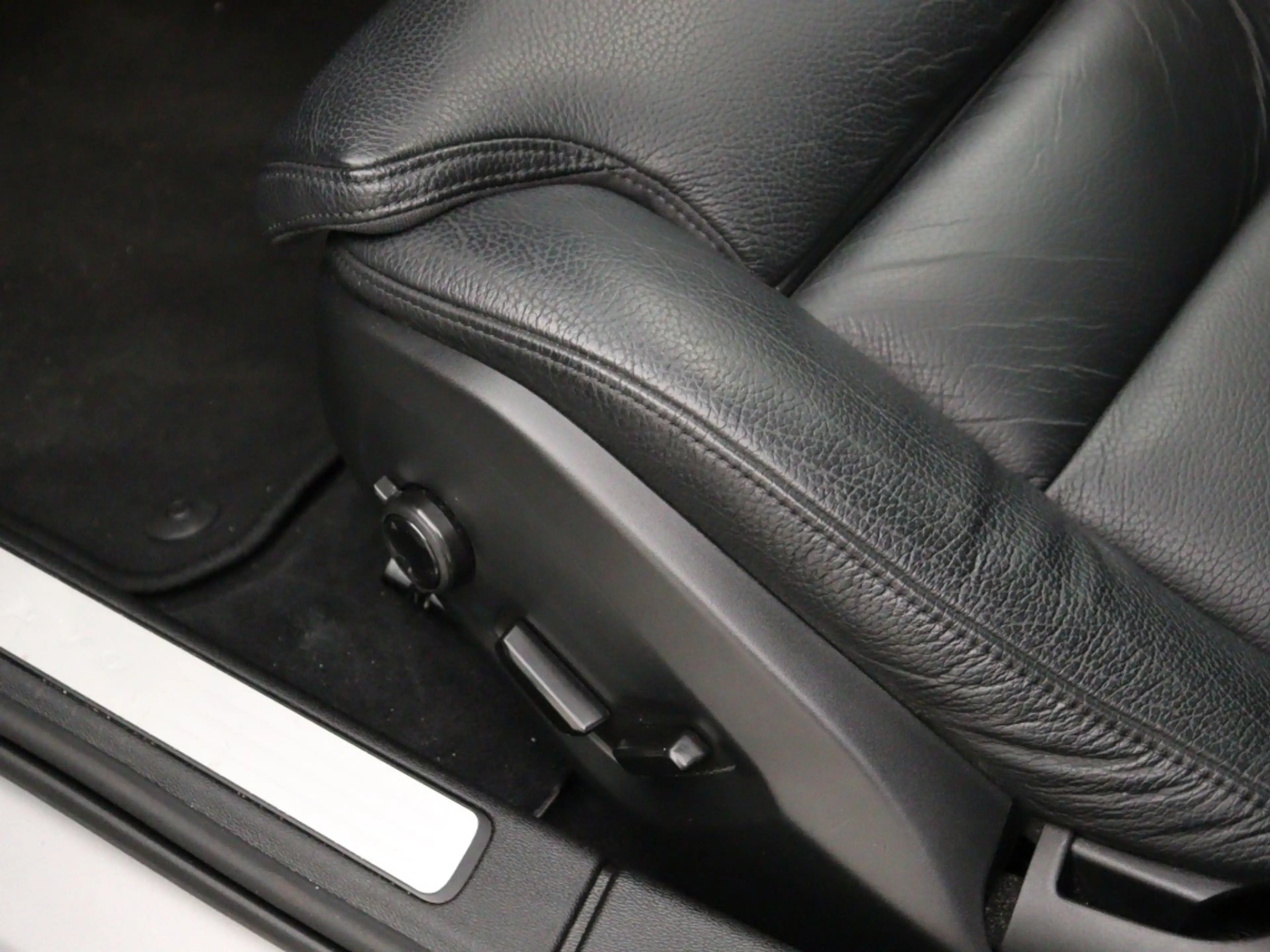 Volvo S60 B3 AUT(7) PLUS DARK SCHUIFDAK ACC BLIS KEYLESS NAV — photo 12
