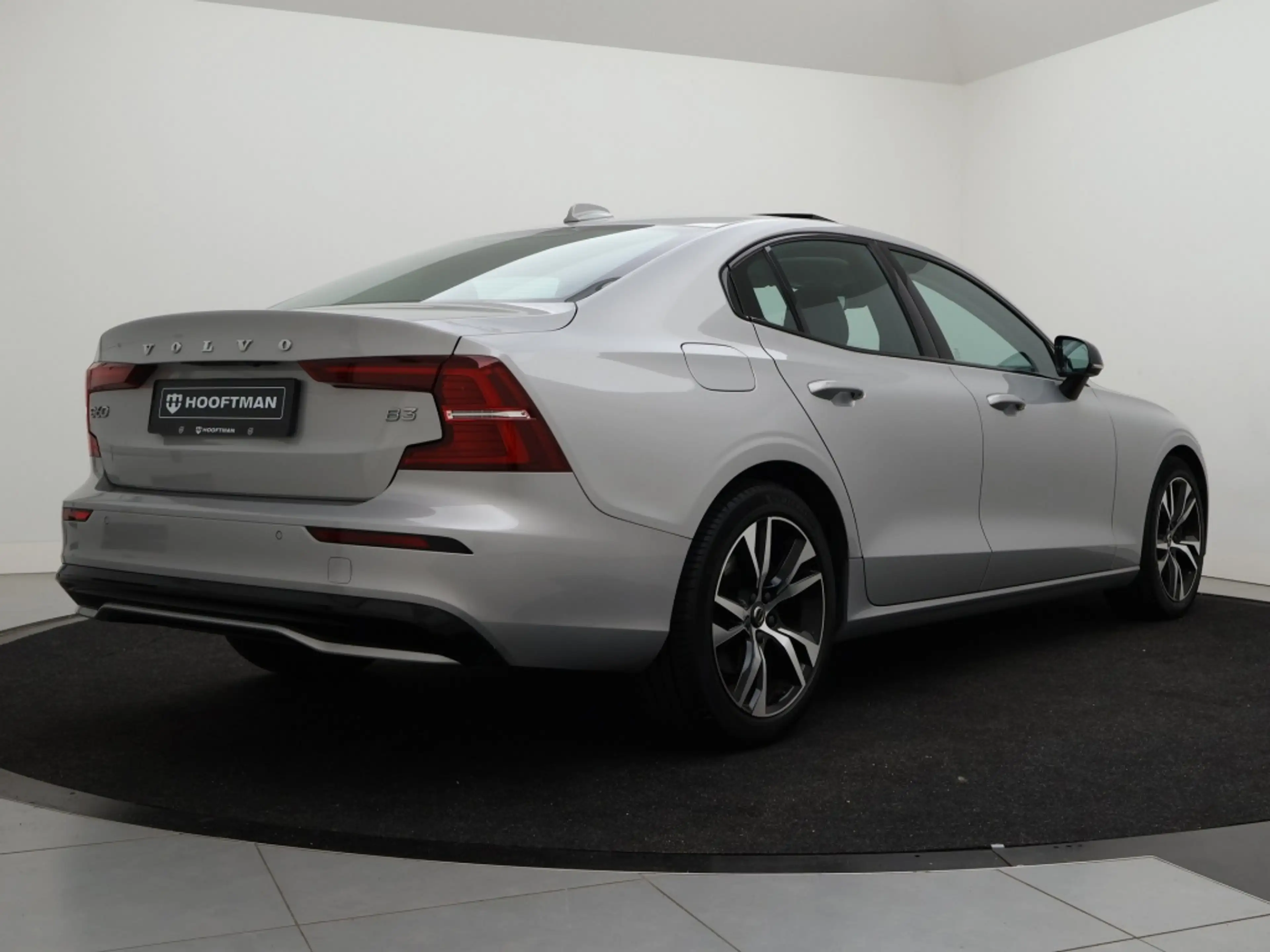 Volvo S60 B3 AUT(7) PLUS DARK SCHUIFDAK ACC BLIS KEYLESS NAV — photo 4
