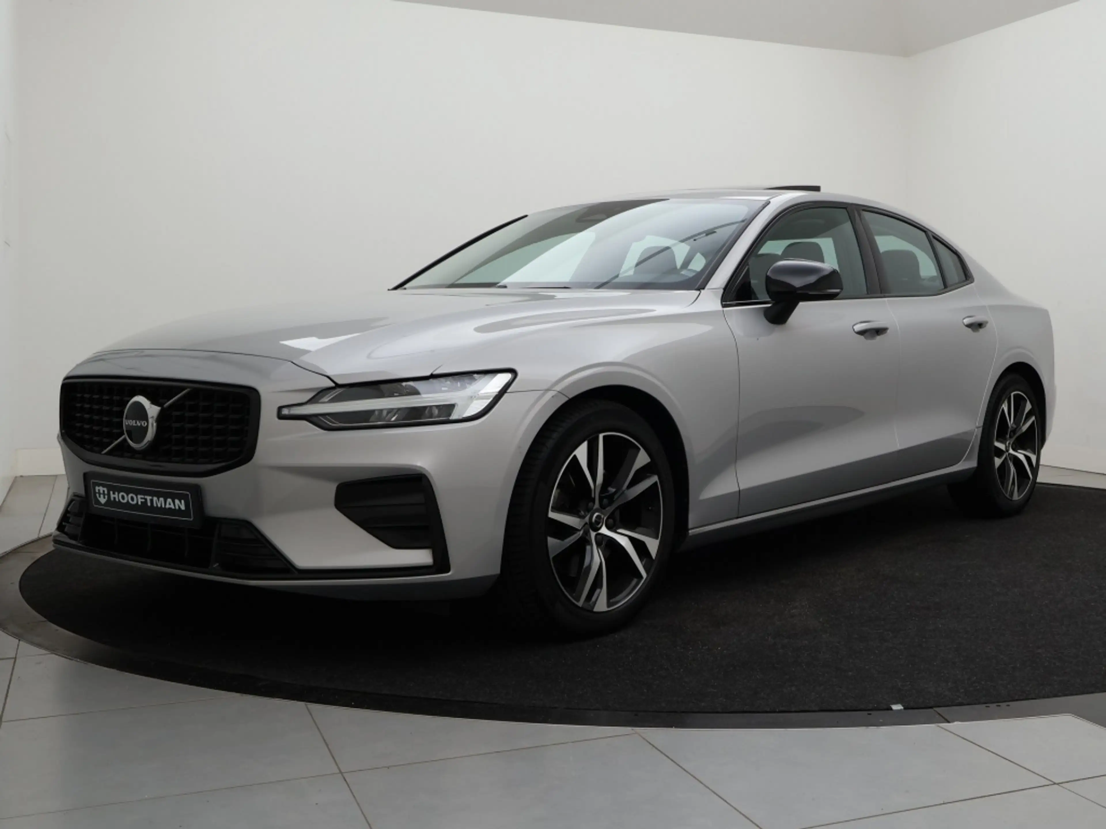 Volvo S60 B3 AUT(7) PLUS DARK SCHUIFDAK ACC BLIS KEYLESS NAV — photo 2