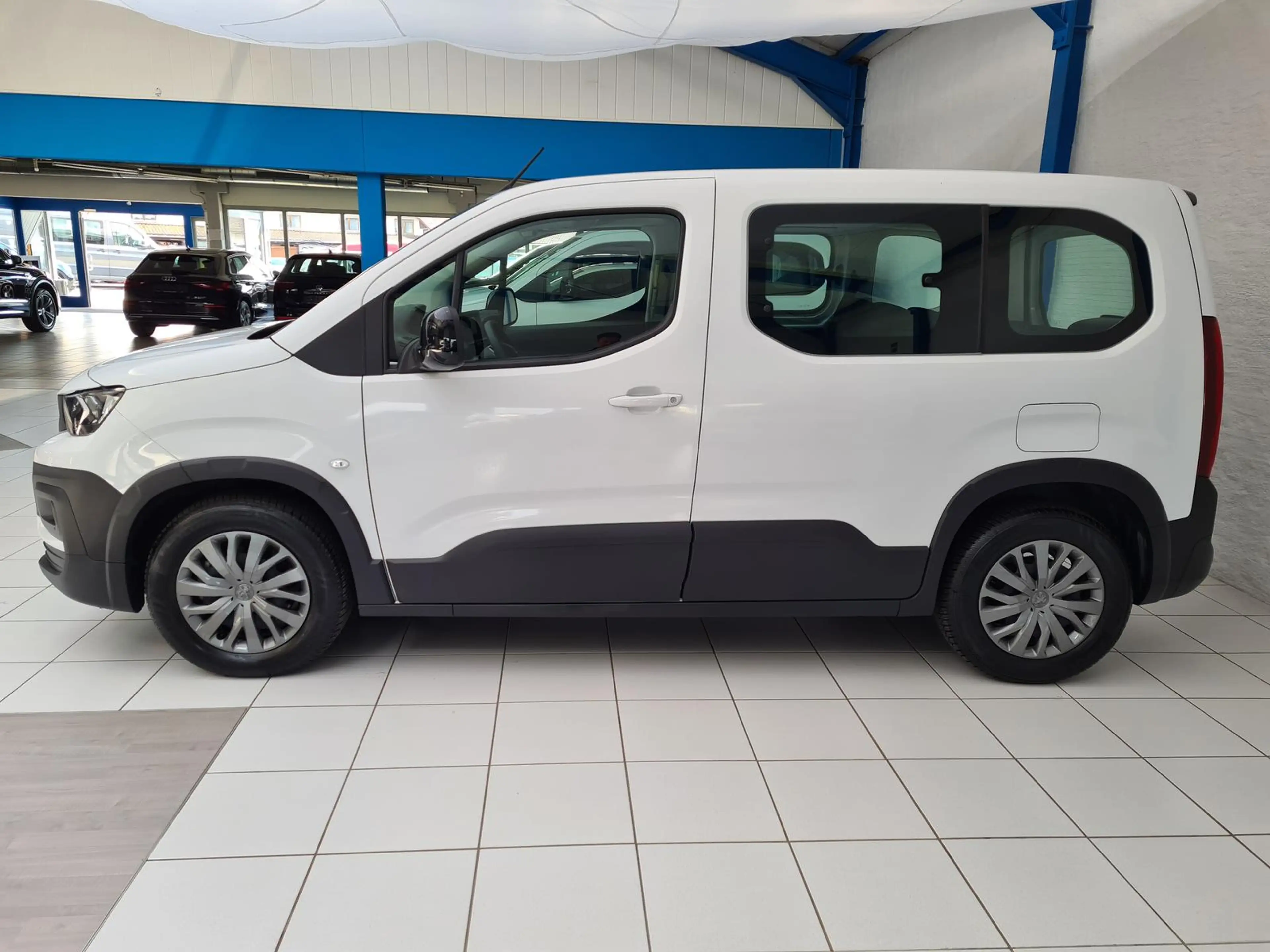 Peugeot e-Rifter Active Pack | 5 Sitze | KLIMA | DAB — photo 6
