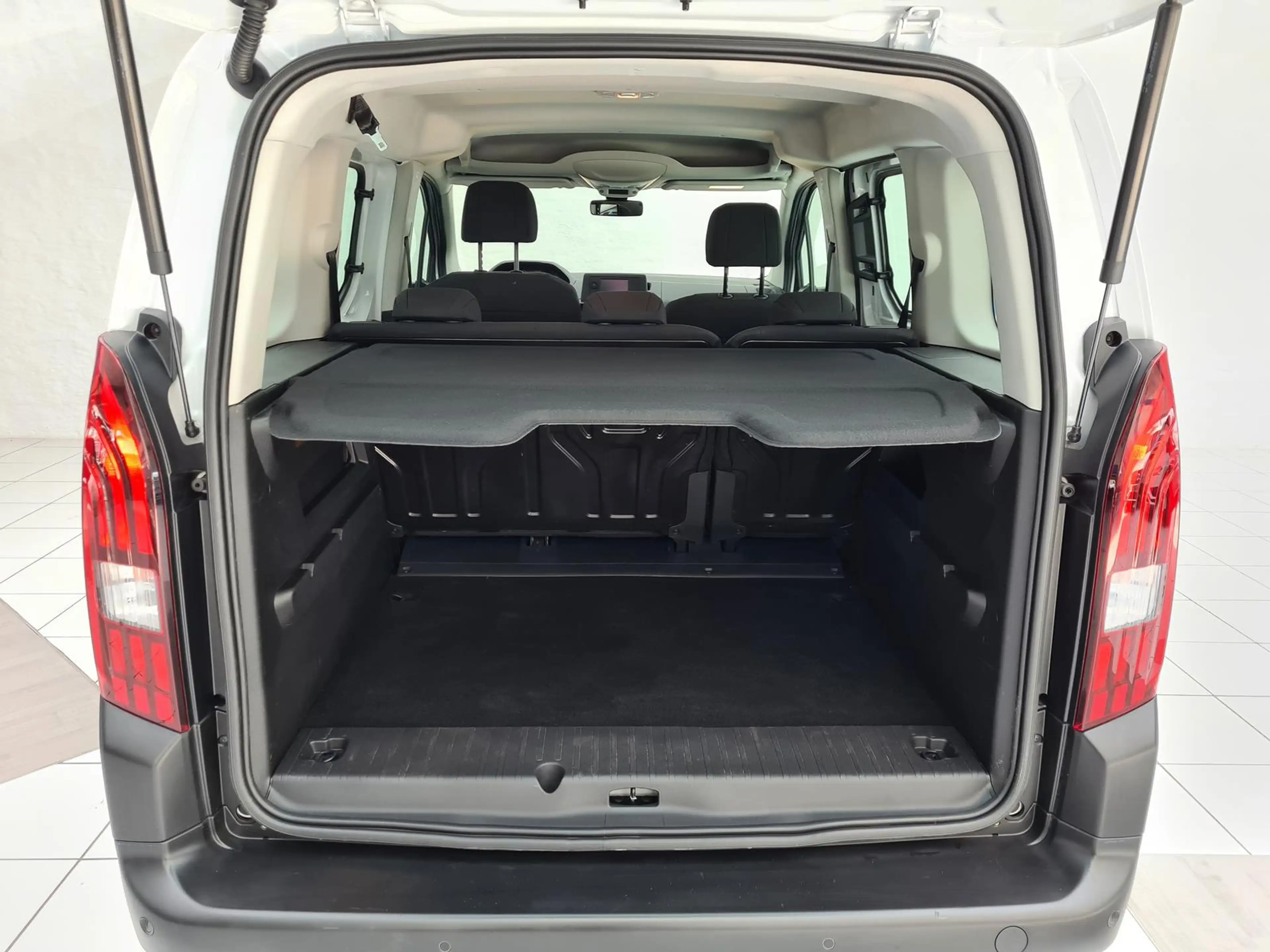 Peugeot e-Rifter Active Pack | 5 Sitze | KLIMA | DAB — photo 12