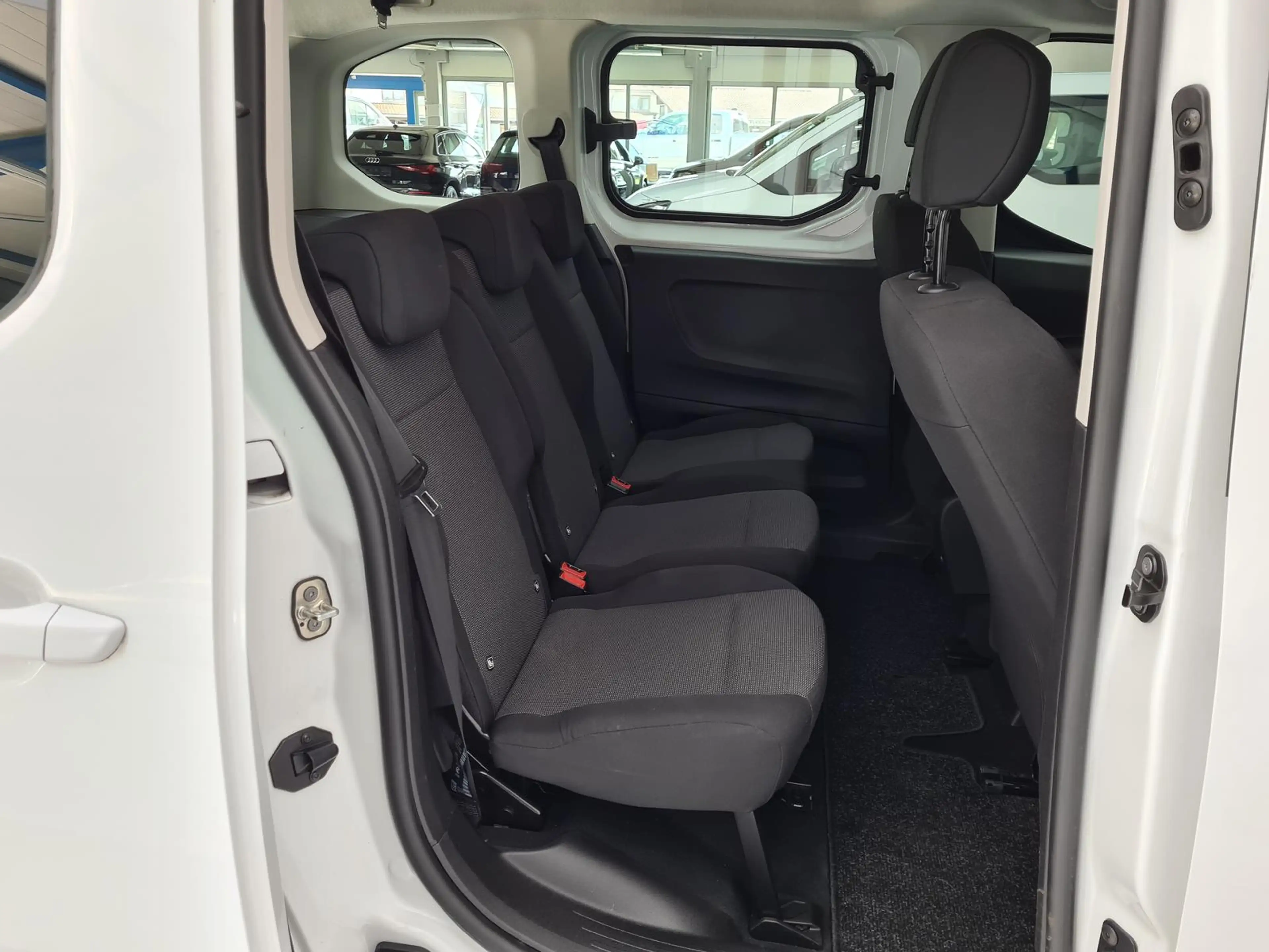 Peugeot e-Rifter Active Pack | 5 Sitze | KLIMA | DAB — photo 13