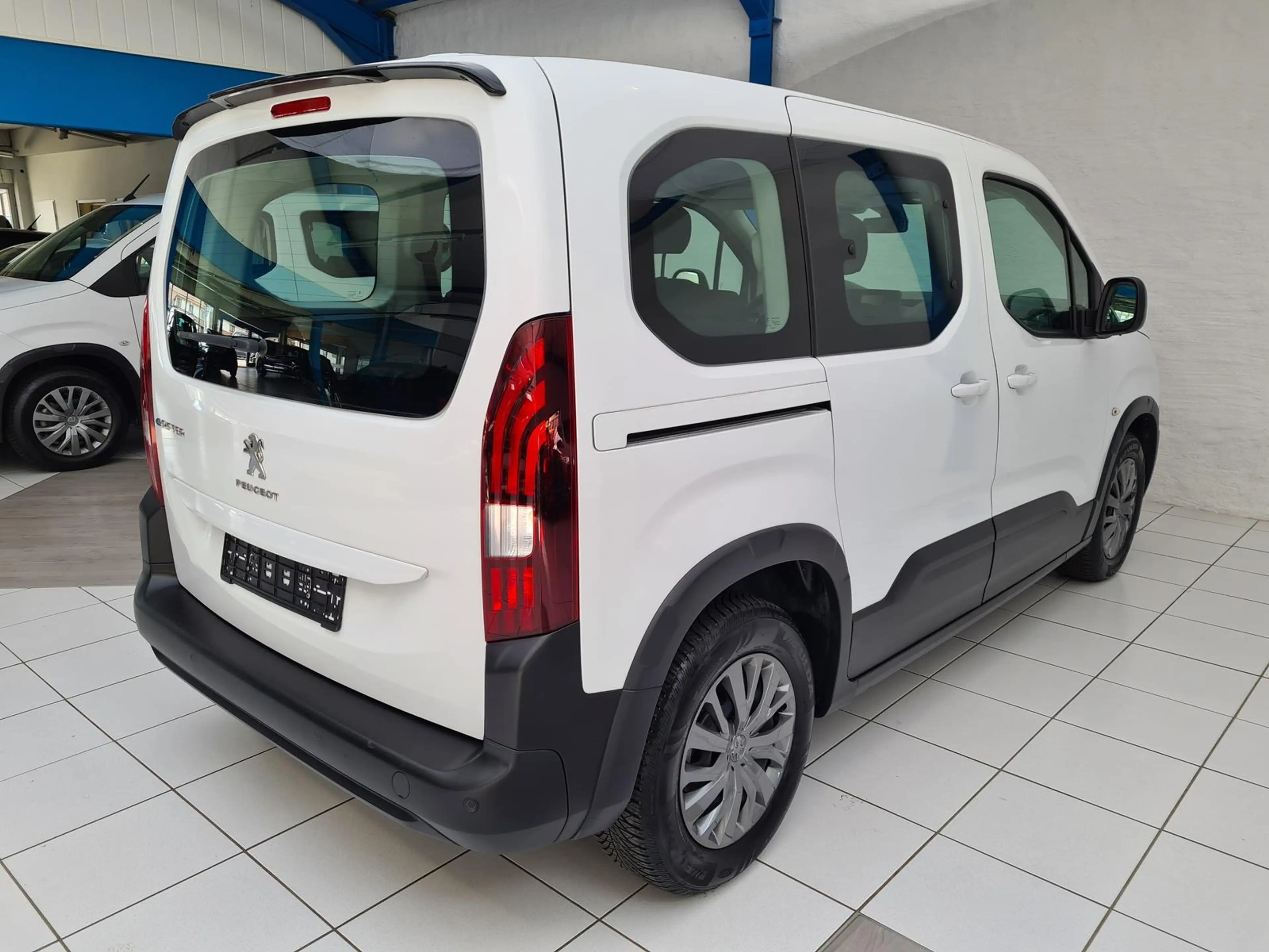Peugeot e-Rifter Active Pack | 5 Sitze | KLIMA | DAB — photo 9