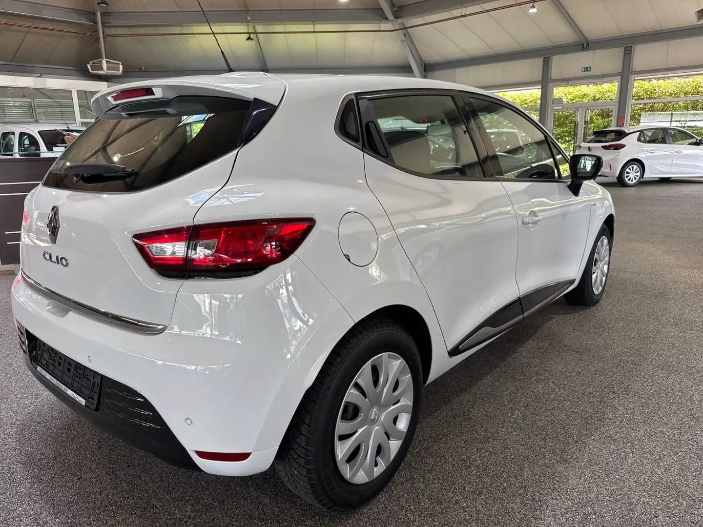 Renault Clio IV dci 90 Limited PDC Sitzh.Klima Blanc - 2