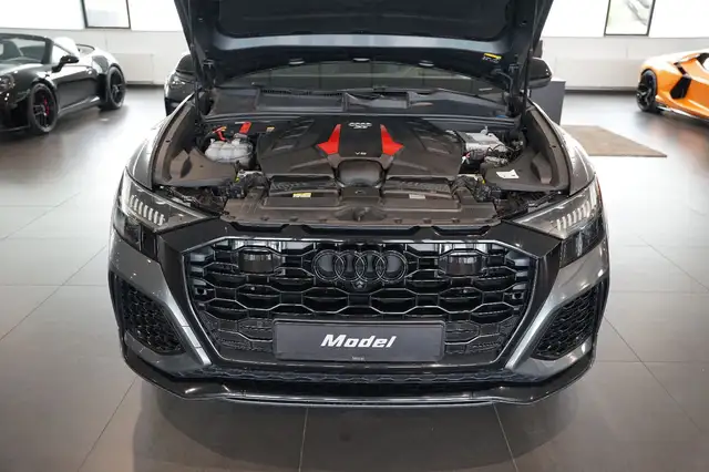 Audi RS Q8 view 4