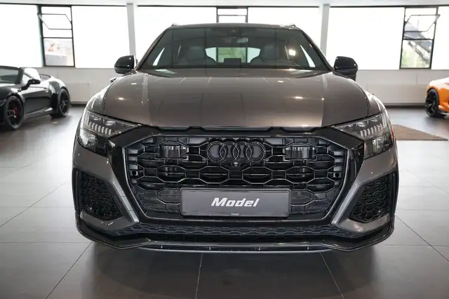 Audi RS Q8 view 3